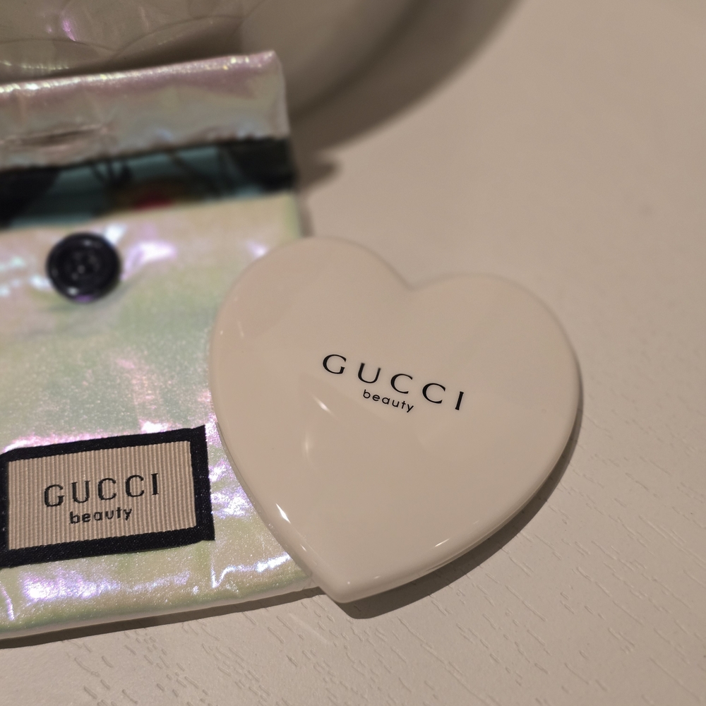 Gucci Beauty Heart Compact Mirror - Picture 2 of 8